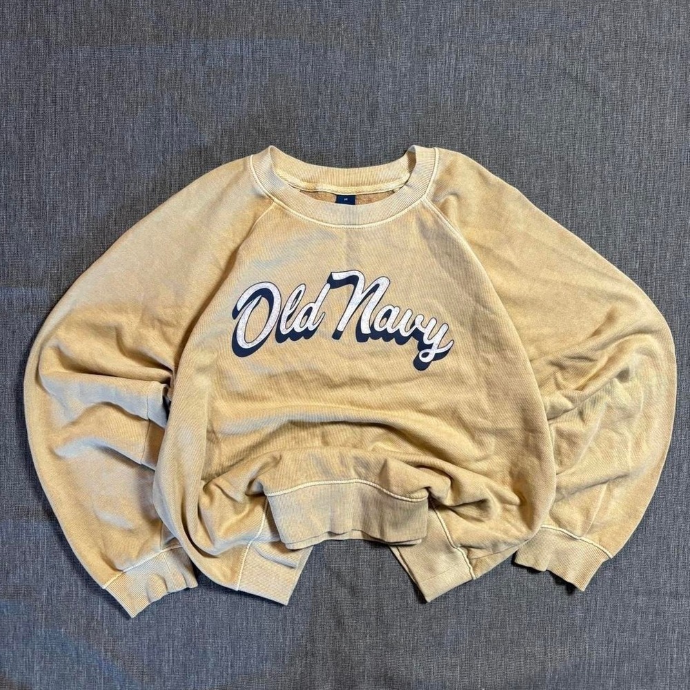 Old Navy cream crewneck sweatshirt - M